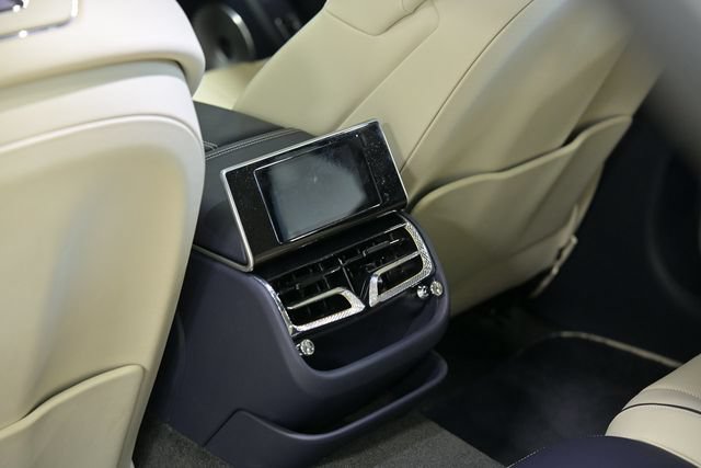Used 2024 Bentley Flying Spur V8 AWD/4WD image 32