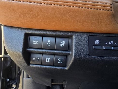 Used 2020 Toyota Avalon Limited image 24