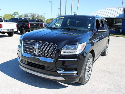 Used 2021 Lincoln Navigator L Reserve w/ Luxury Package image 3
