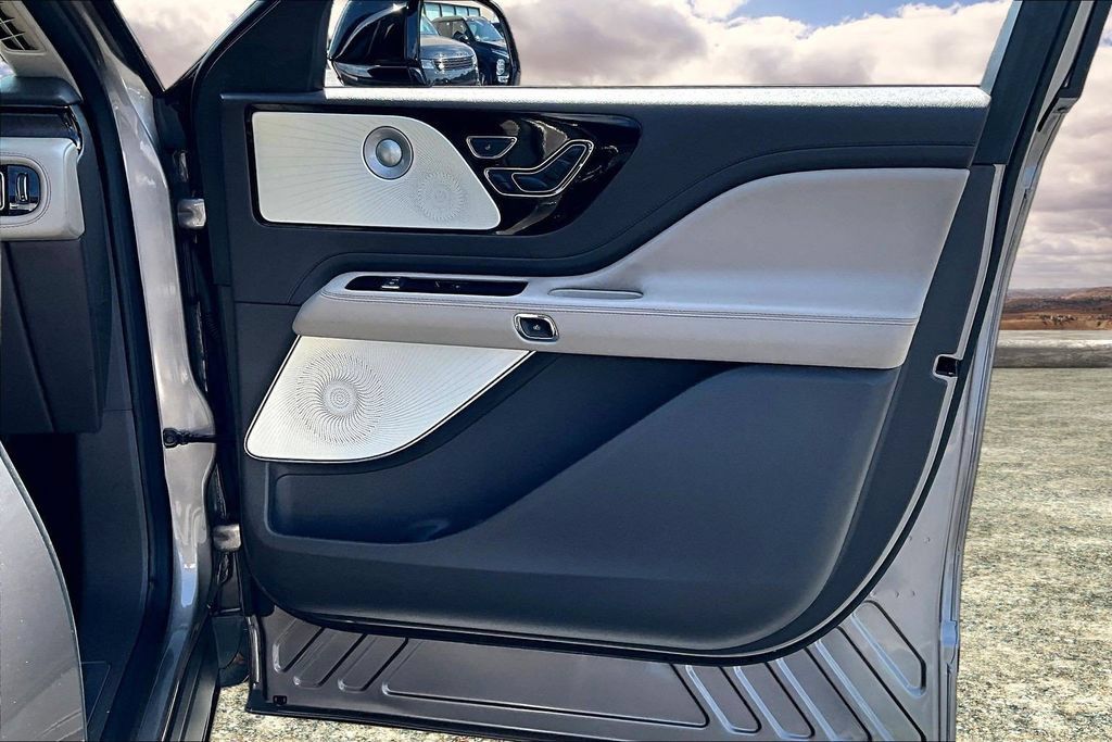 Used 2020 Lincoln Aviator Reserve w/ Equipment Group 202A AWD/4WD image 28