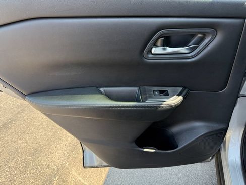 Used 2024 Nissan Rogue SV FWD image 25