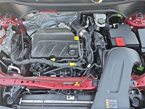 Used 2025 Chevrolet Trax LT w/ LT Convenience Package FWD image 31
