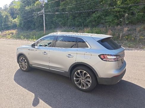 Used 2023 Lincoln Nautilus Reserve image 4