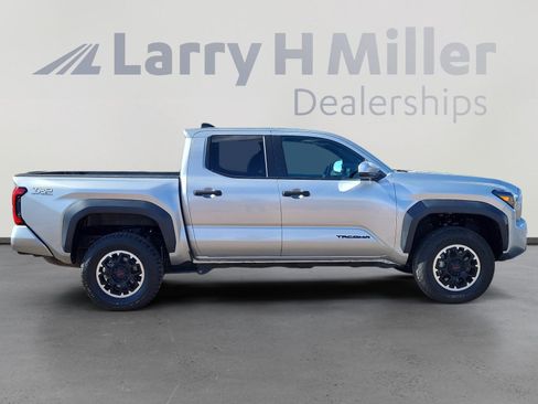 Used 2024 Toyota Tacoma TRD Off-Road image 7