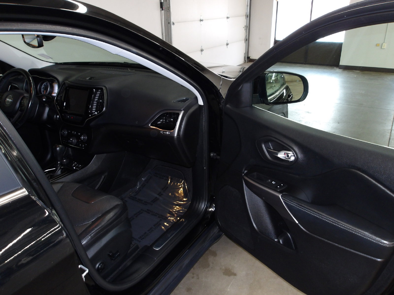 Used 2020 Jeep Cherokee Limited AWD/4WD image 15