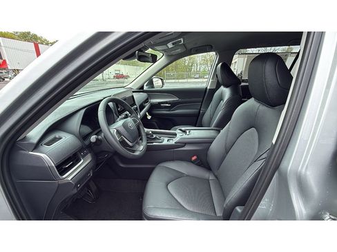 New 2026 Toyota Grand Highlander AWD image 33