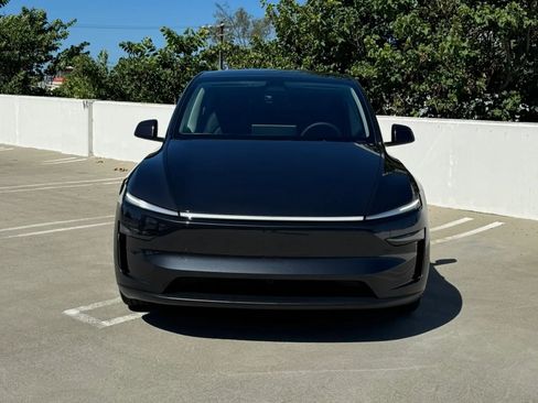 Used 2026 Tesla Model Y 2WD image 4