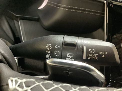 Used 2025 Jeep Grand Cherokee Laredo X w/ Luxury Tech Group I AWD/4WD image 29