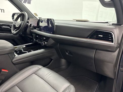 Used 2025 Chevrolet Suburban Z71 w/ Comfort Package image 34