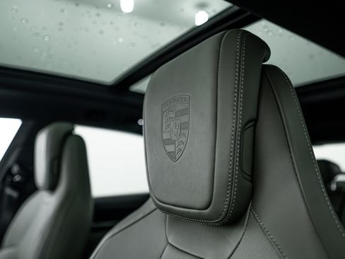 Certified 2025 Porsche Macan 4 Electric AWD/4WD image 22