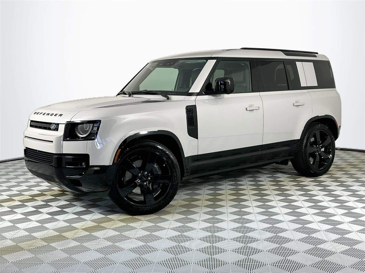 Used 2026 Land Rover Defender 110 X-Dynamic SE AWD/4WD image 1