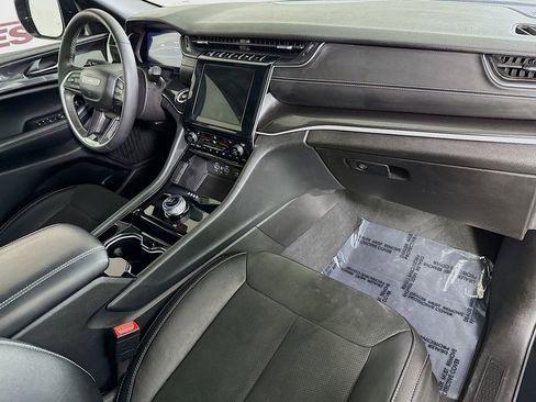 Used 2023 Jeep Grand Cherokee Altitude image 33