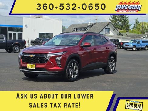Certified 2025 Chevrolet Trax LT FWD image 1