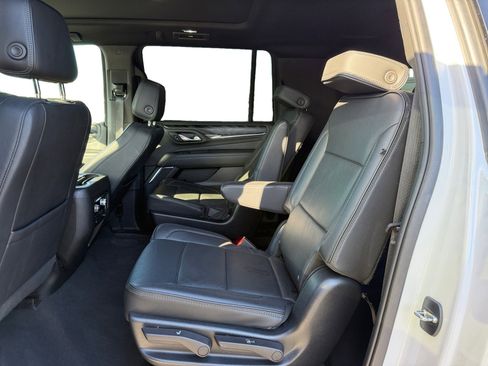Used 2023 GMC Yukon XL Denali image 16