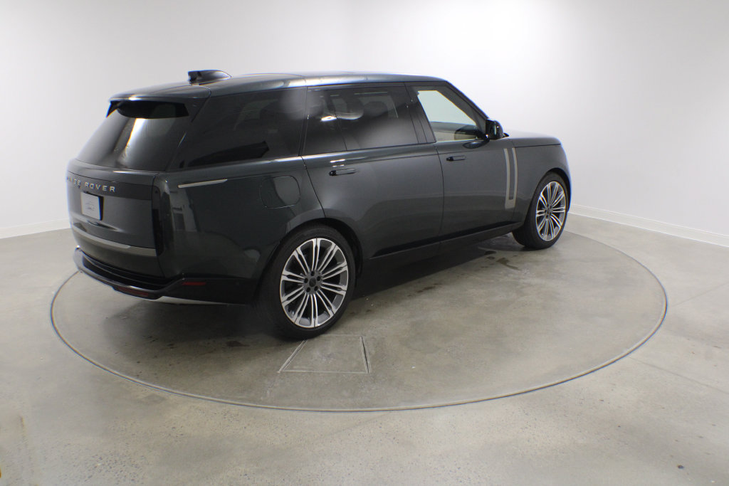 Used 2026 Land Rover Range Rover Long Wheelbase SE AWD/4WD image 6
