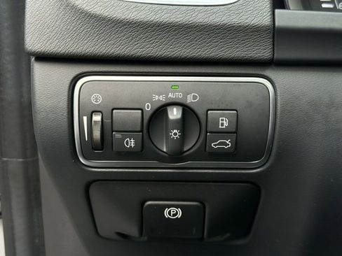 Used 2016 Volvo V60 T5 Cross Country Platinum image 17