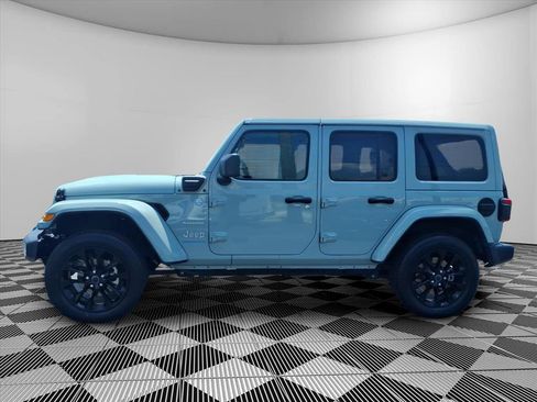Used 2024 Jeep Wrangler Unlimited Sahara AWD/4WD image 23