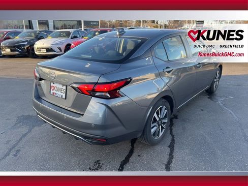 Used 2025 Nissan Versa SV image 4