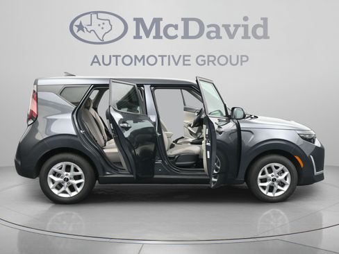 Used 2025 Kia Soul LX w/ LX Technology Package FWD image 40