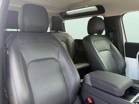 Used 2023 Land Rover Defender 90 S image 39