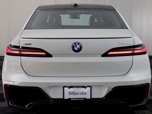 New 2026 BMW 750e xDrive w/ Executive Package AWD/4WD image 19