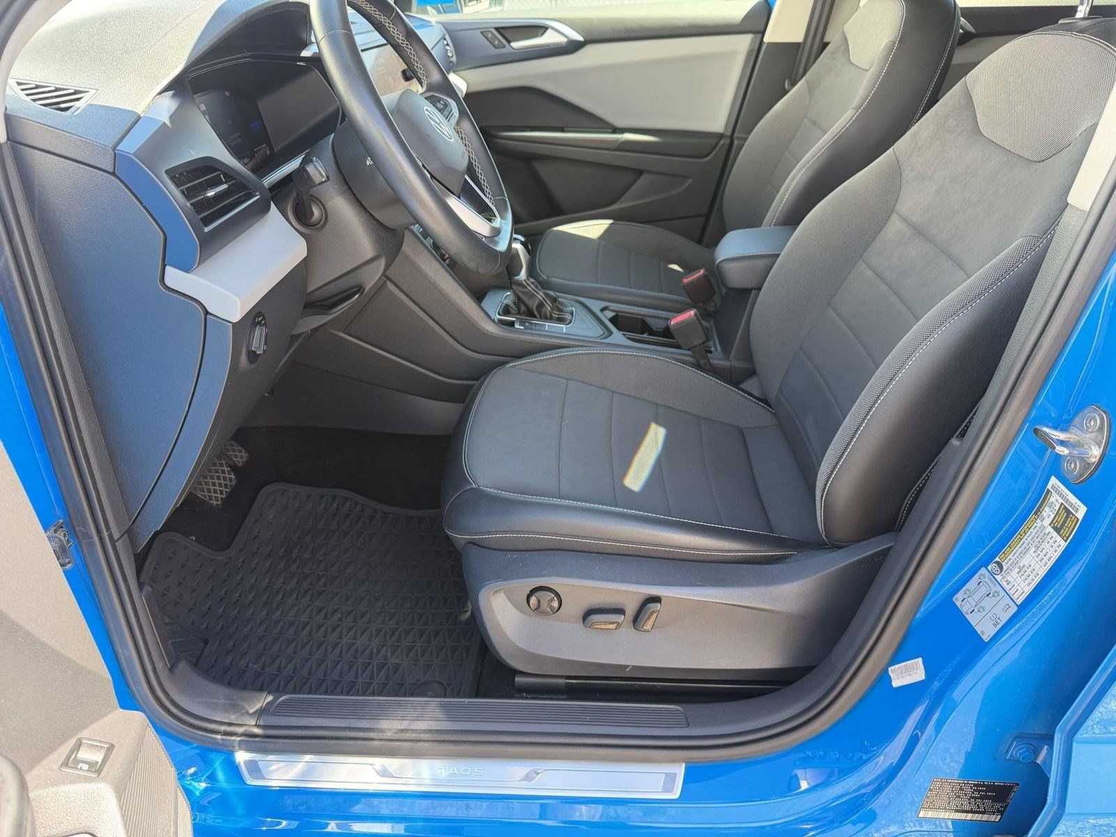 Used 2022 Volkswagen Taos SE FWD image 4