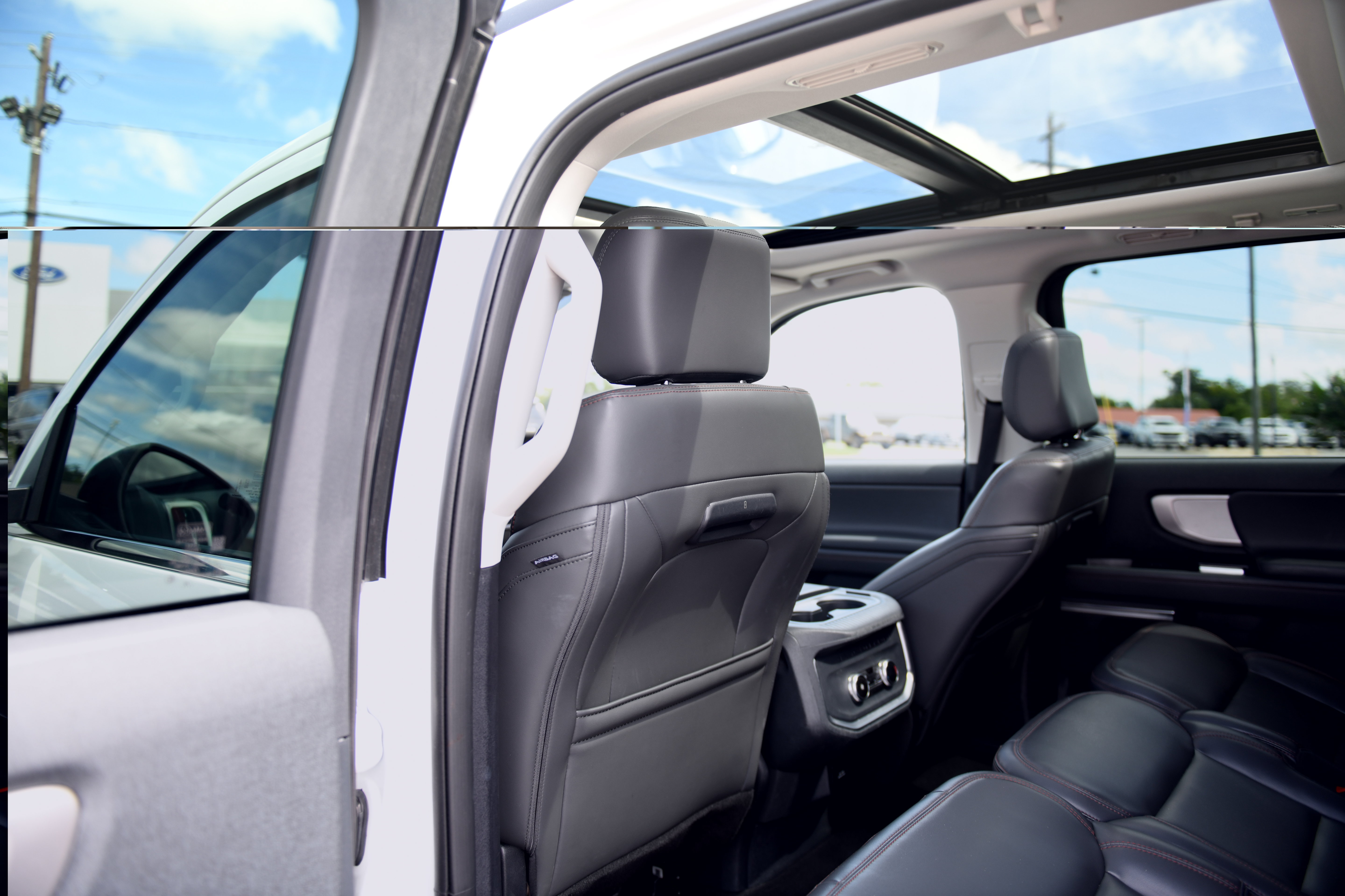 Used 2025 Ford Expedition Active AWD/4WD image 17
