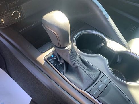 Used 2023 Toyota Camry SE w/ Convenience Package image 19