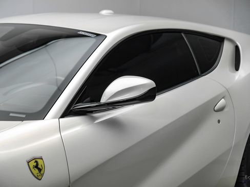 Used 2019 Ferrari 812 Superfast RWD image 33