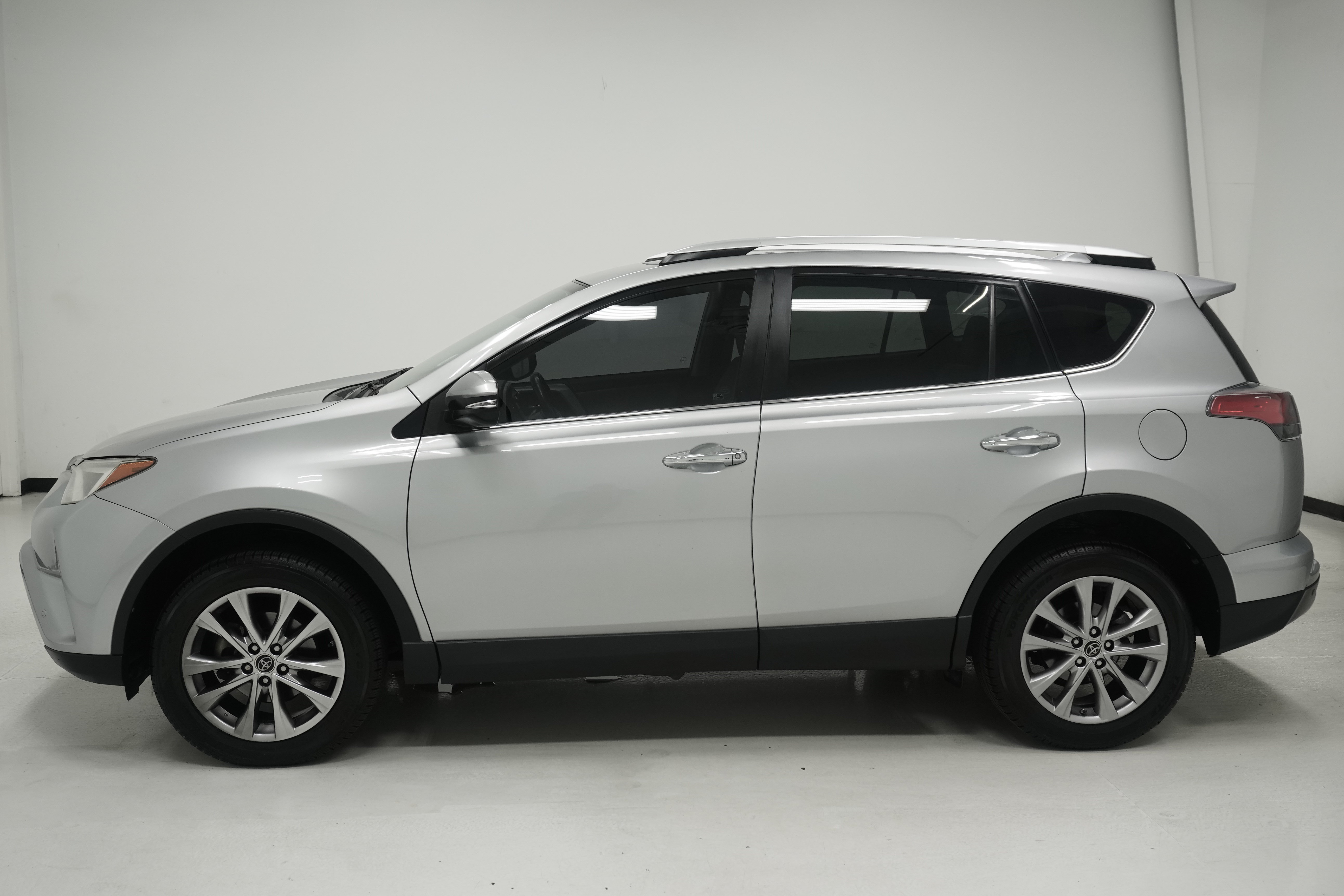 Used 2016 Toyota RAV4 Limited FWD image 7