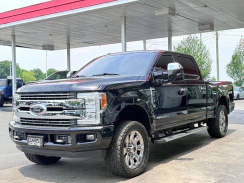 Used 2017 Ford F250 Lariat w/ Lariat Ultimate Package AWD/4WD image 6