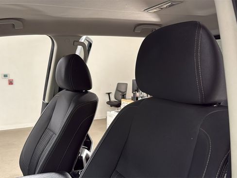 Used 2018 Nissan Titan SV w/ SV Convenience Package image 13