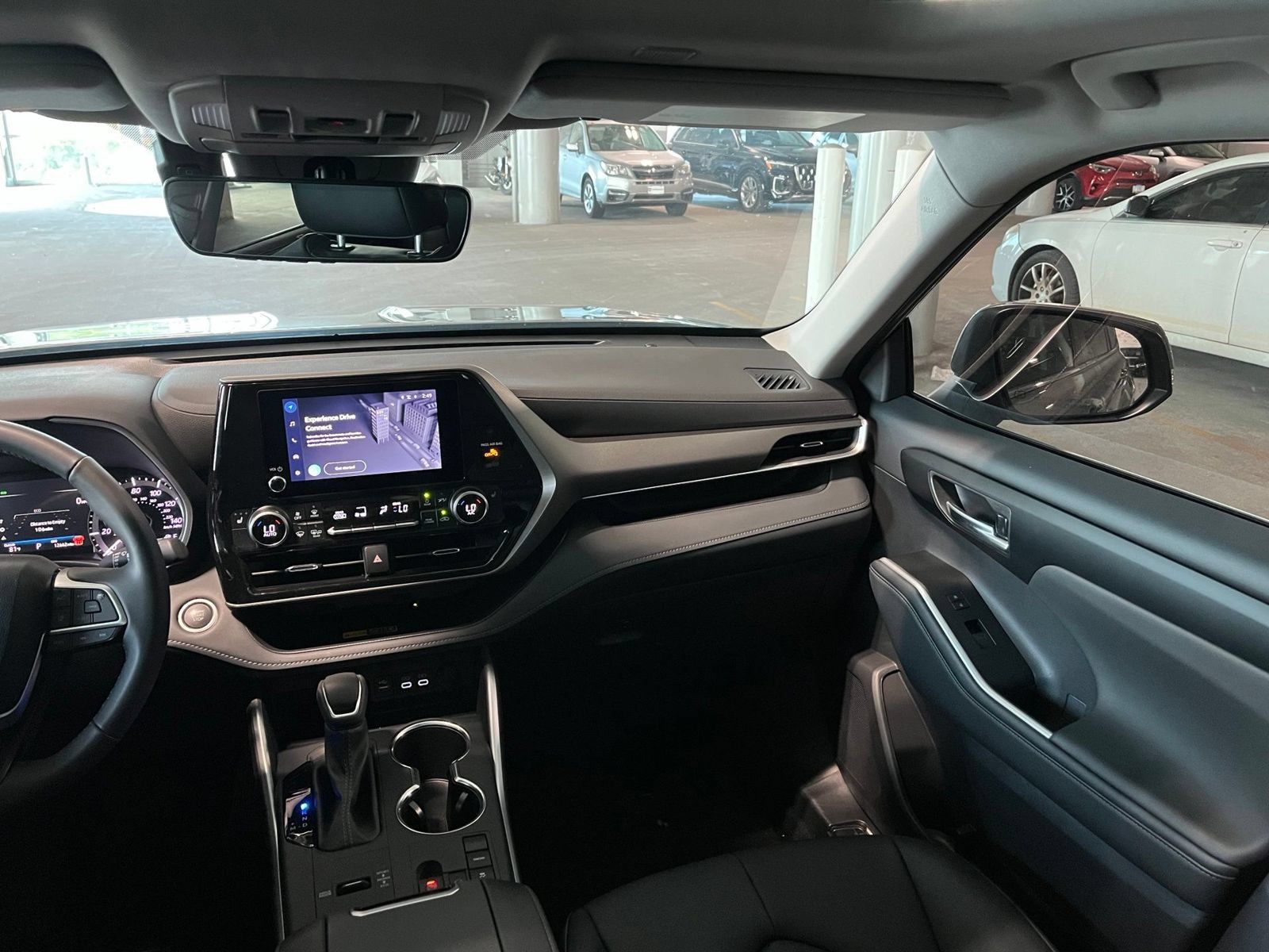 Used 2025 Toyota Highlander XLE FWD image 44