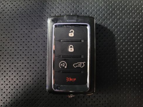 Used 2022 Jeep Grand Cherokee Limited 4xe w/ Luxury Tech Group II AWD/4WD image 32