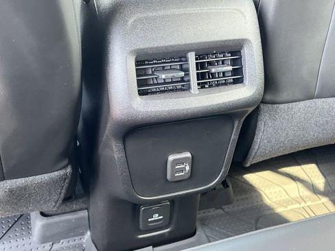 Used 2022 Chevrolet Equinox RS w/ RS Leather Package image 24