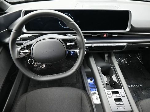 Used 2025 Hyundai Ioniq 6 SE RWD image 11