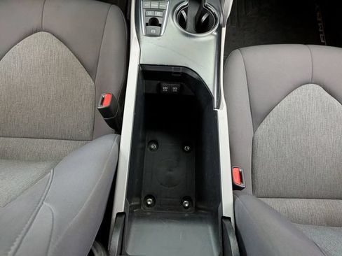 Used 2020 Toyota Camry LE w/ Carpet Mat Package FWD image 29