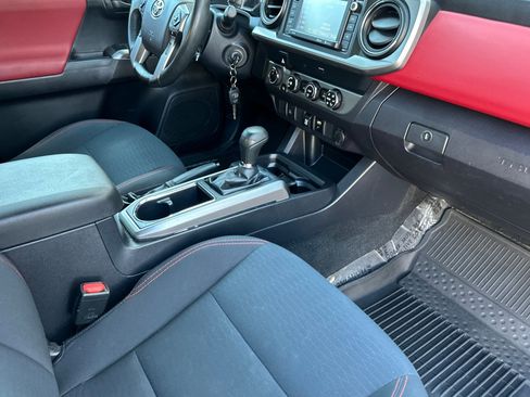Used 2019 Toyota Tacoma SR5 image 18