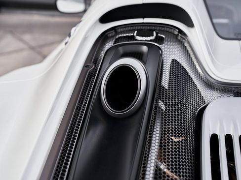 Used 2015 Porsche 918 Spyder w/Weissach Package image 32