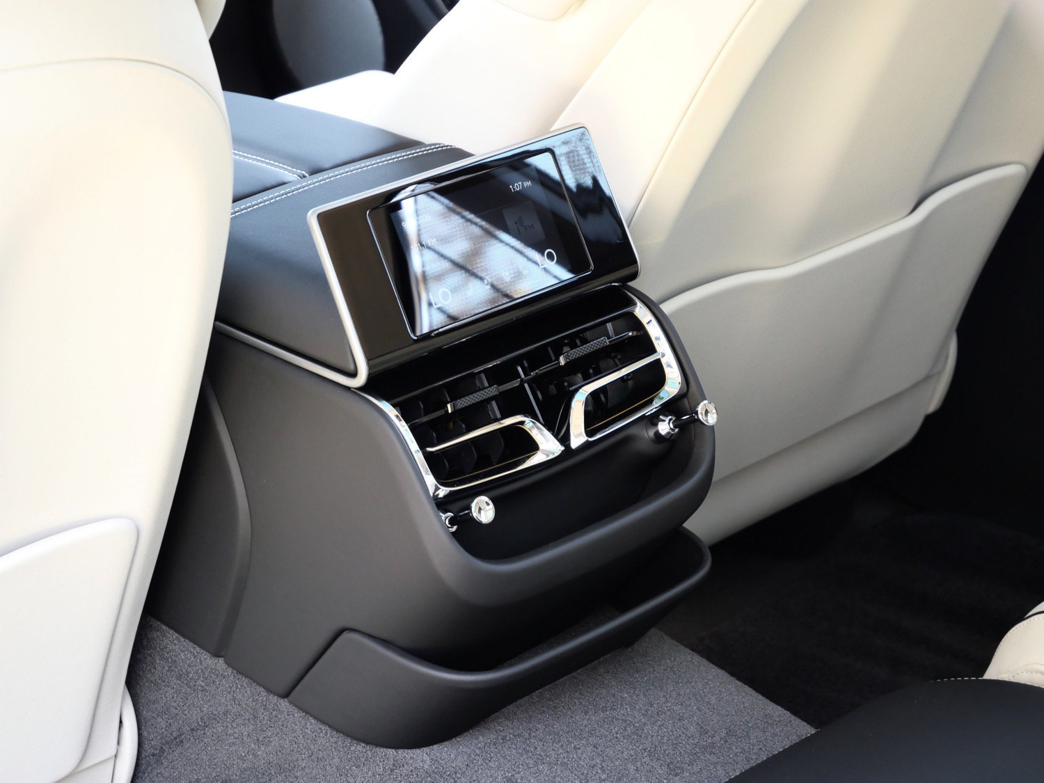 Used 2023 Bentley Flying Spur Plug-In Hybrid AWD/4WD image 22