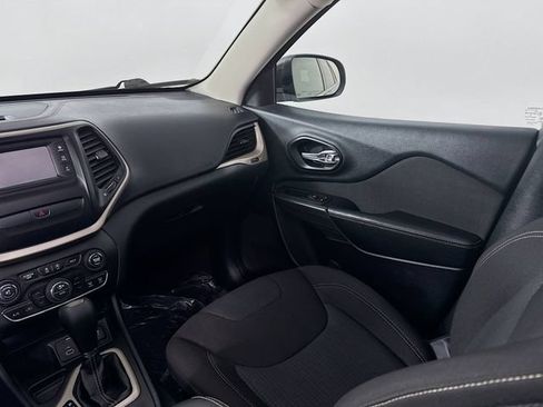 Used 2016 Jeep Cherokee Latitude w/ Comfort/Convenience Group FWD image 22