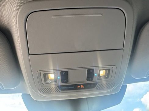 Used 2023 Ford Explorer XLT w/ Equipment Group 202A AWD/4WD image 20
