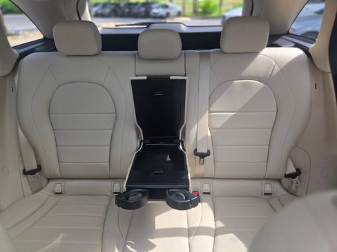 Used 2019 Mercedes-Benz GLC 300 4MATIC image 30