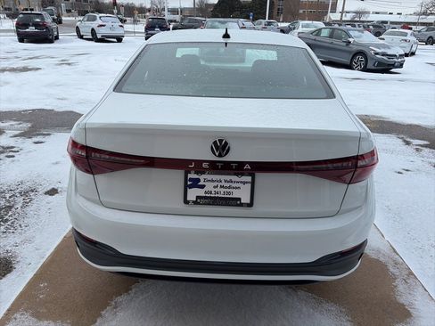 Certified 2025 Volkswagen Jetta Sport image 8