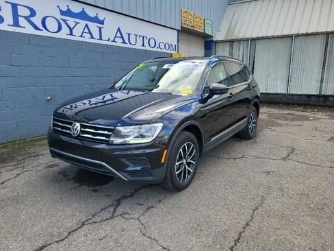 Used 2021 Volkswagen Tiguan SE image 2