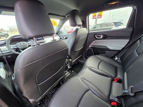 Used 2024 Jeep Compass Limited image 13