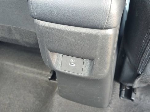 Used 2025 Nissan Versa SV FWD image 14