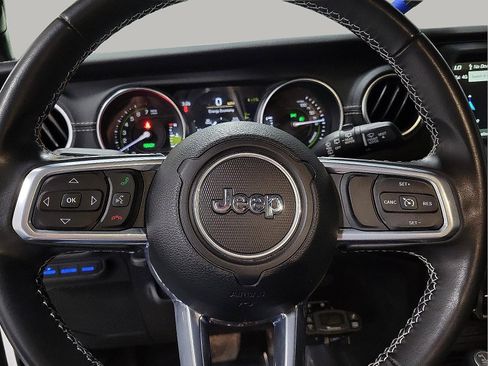 Used 2022 Jeep Wrangler Unlimited Sahara w/ Dual Top Group image 15