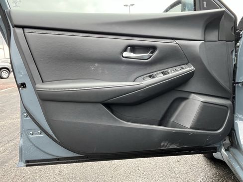 Used 2025 Nissan Sentra SV w/ Trunk Package image 18