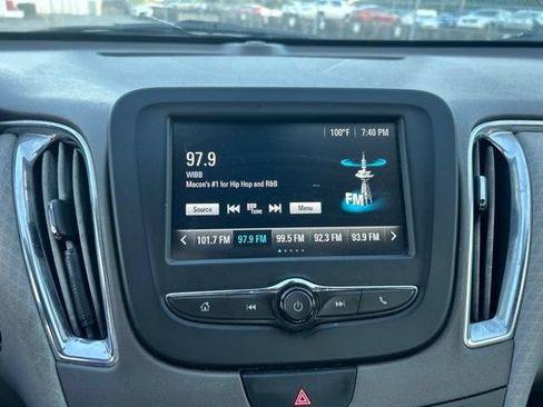 Used 2018 Chevrolet Malibu LT FWD image 9